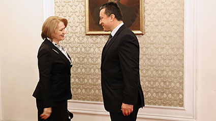 Kryetarët e komisioneve përkatëse Arta Dade dhe Janaki Stoillov
