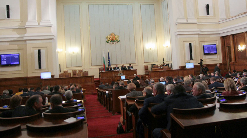 Парламентът прие процедурните правила, по които премиерът Бойко Борисов ще