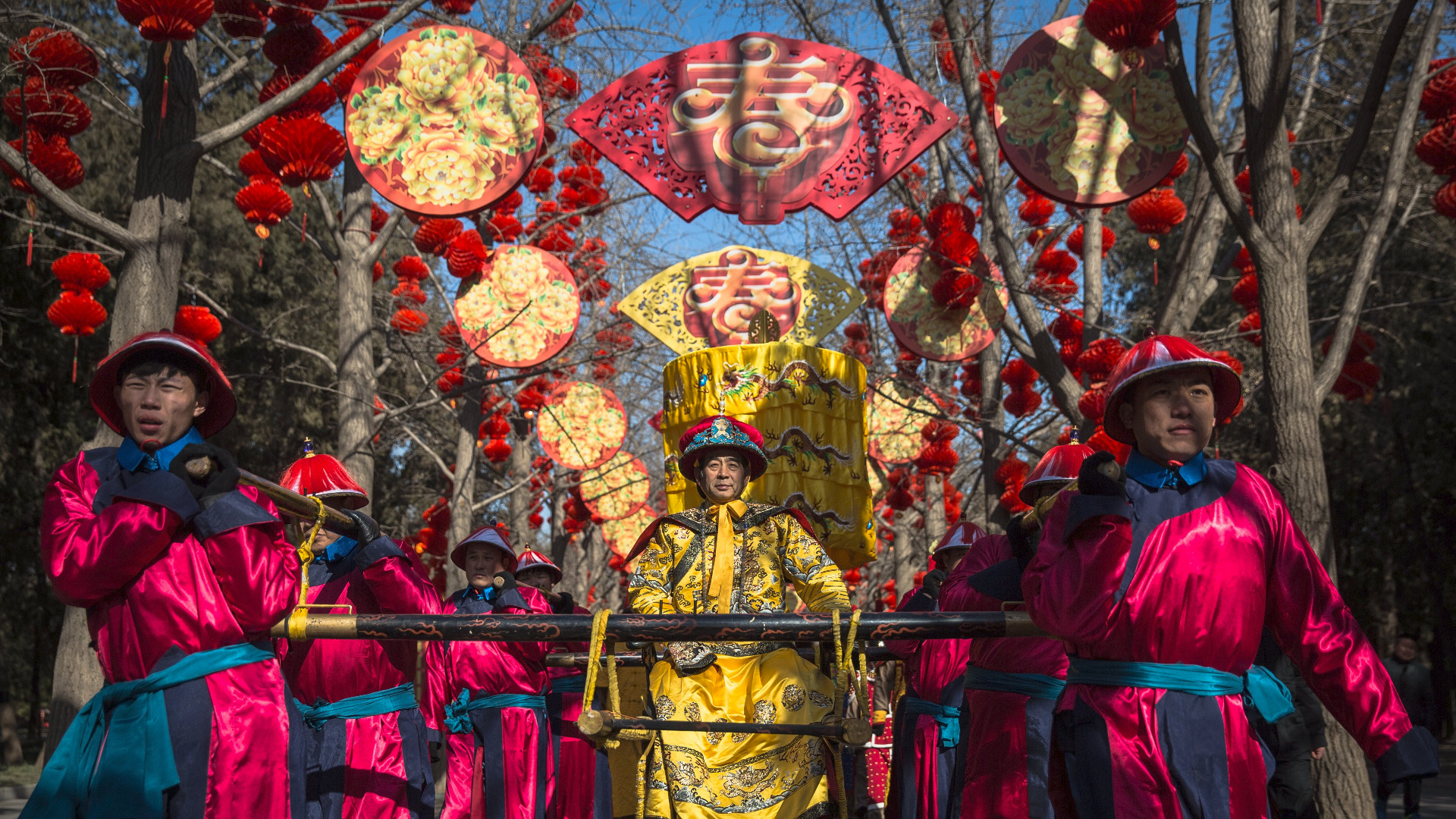 Днес Китай посреща своята Нова година Според китайския зодиак 2018 а