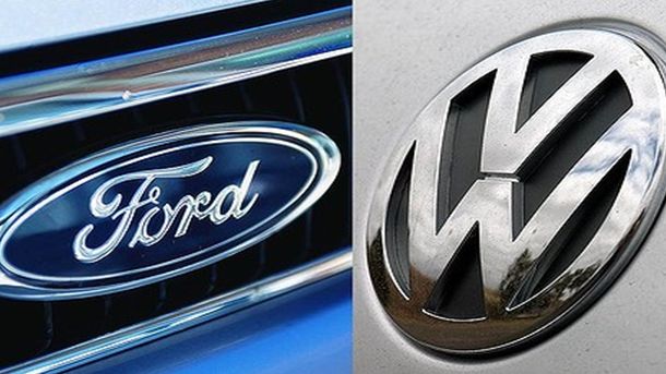 Компаниите Ford Motor Co. и Volkswagen AG проучват как биха