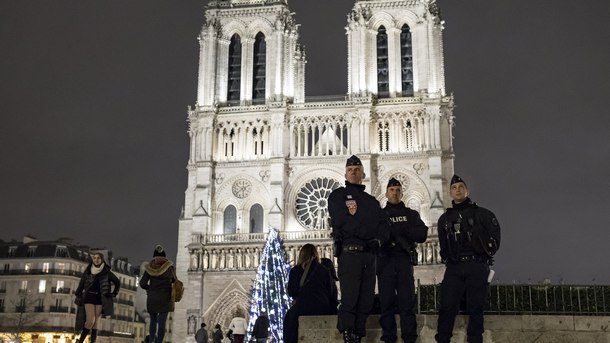 Засилване на мерките за сигурност преди новогодишните празненства обявиха властите