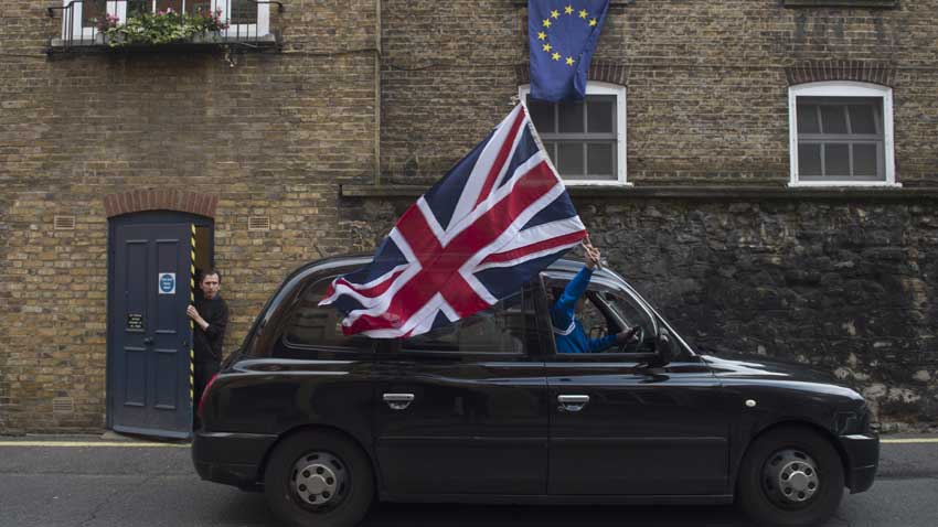 Десетки хиляди британци са кандидатствали за гражданство в други европейски