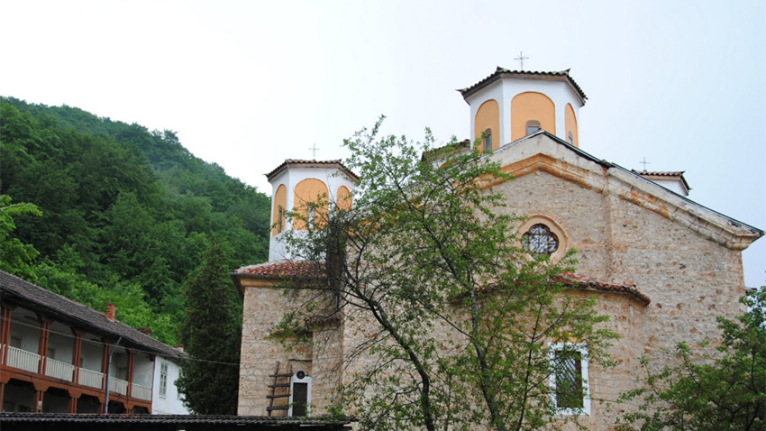 Το μοναστήρι της Αγίας Τριάδας στο Έτροπολε