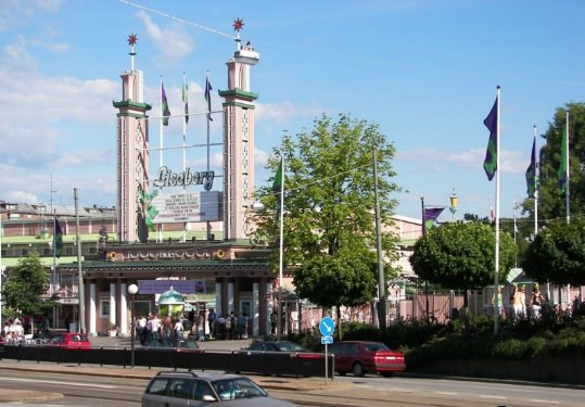Паркът  Лисеберг има павилиони за цирк, концерти и балове. Основан е  през 1923 г. по повод 300-годишнината на Гьотеборг. Неговата популярност може да се сравни само с популярността на паркове Тиволи в Копенхаген или Грена Лунд в Стокхолм.