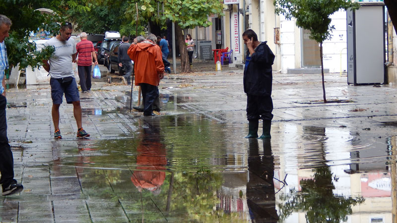 Буря и пороен дъжд връхлетяха Пловдив в ранния следобед Над