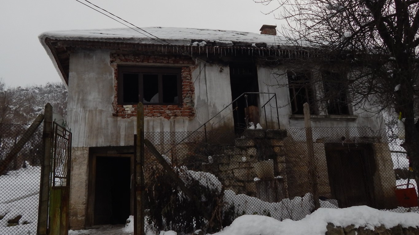 Домът, в който живеели Бисерка Славчева и дъщеря йа л