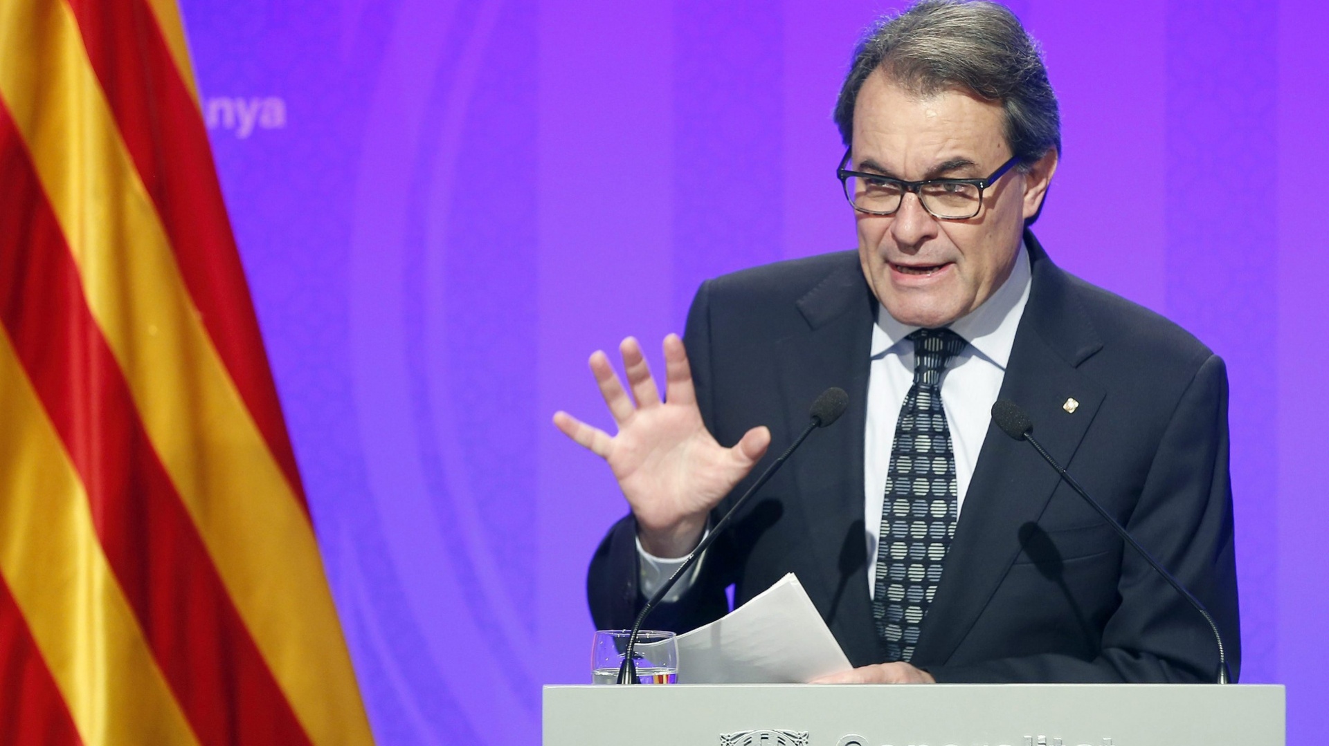 Бившият каталунски премиер Артур Мас подаде оставка от ръководния пост