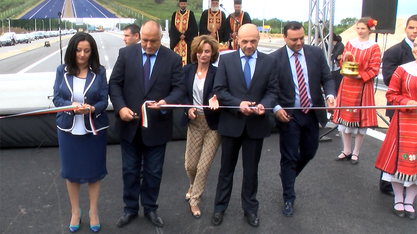 Премьер Бойко Борисов во время церемонии открытия участка автомагистрали „Марица”