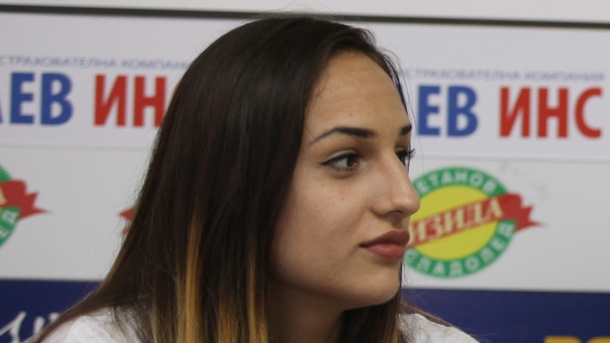 България ще има финалистка на европейското първенство по бокс за