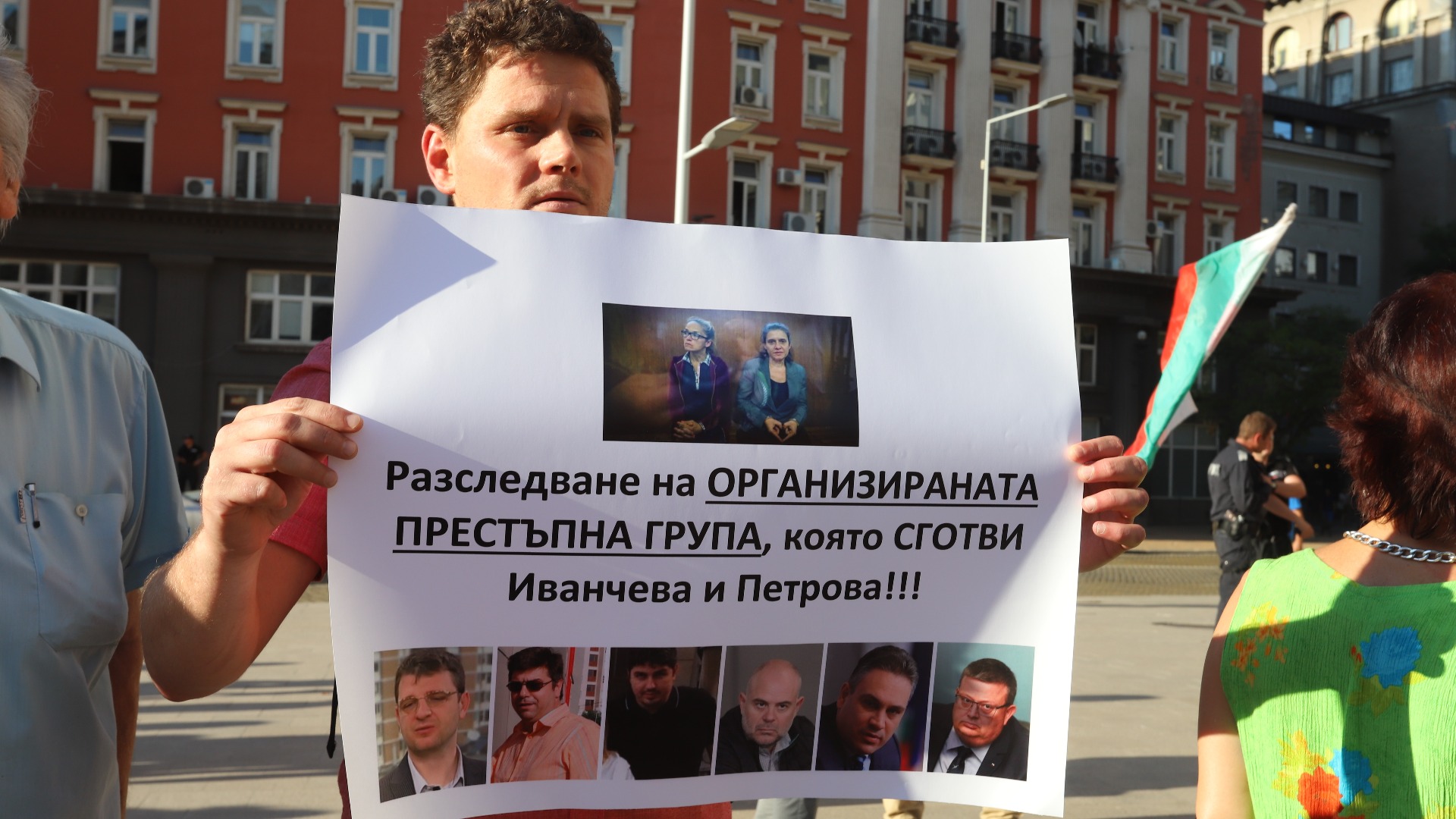 Свобода за Десислава Иванчева поискаха привържаници на намиращата се  вече