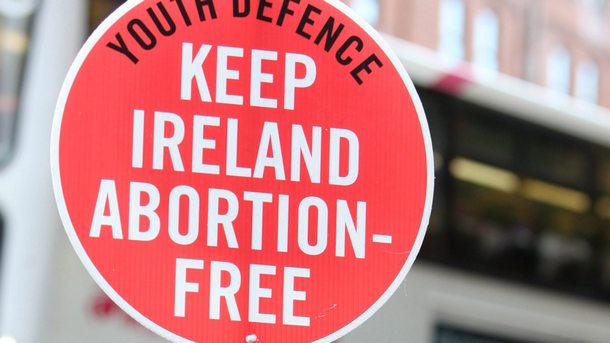 Десетки хиляди души участваха в протест против абортите в Дъблин  В