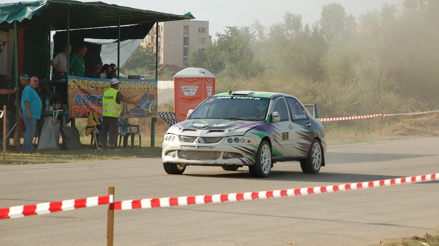 Многобройната публика е изненадала организаторите на автомобилното състезание в Шумен