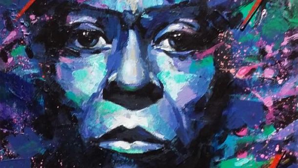 Ралица Бурова е родена в СофияЗавършва Средно специално училище за