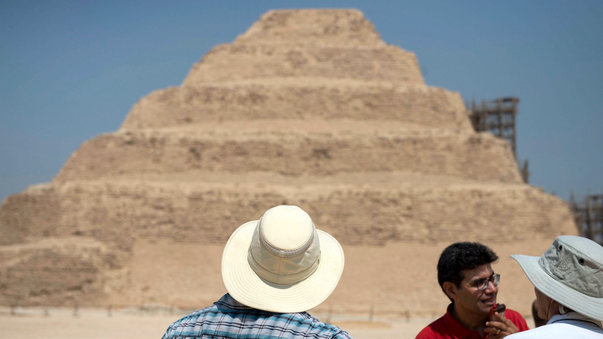 Археолози откриха статуя на бога Озирис в стъпаловидната пирамида на