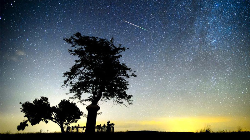 Тази нощ предстои пикът на най-интензивния метеоритен поток през годината