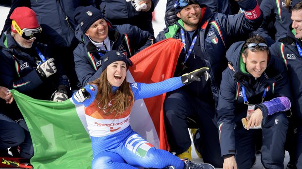 София Годжа спечели титлата в спускането при жените в алпийските