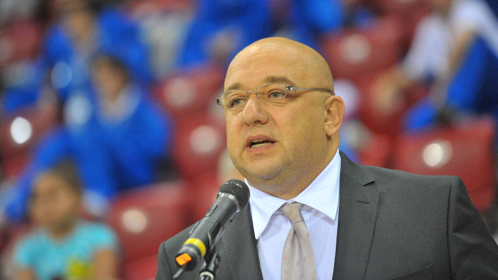 Спортният министър Красен Кралев изгледа тренировката на женския национален отбор