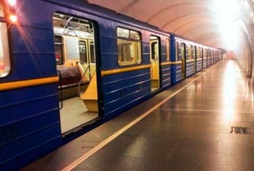 Пет станции на метрото в Киев бяха затворени след получено