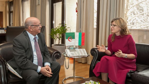 Министърът на външните работи Екатерина Захариева обсъди с алжирския си