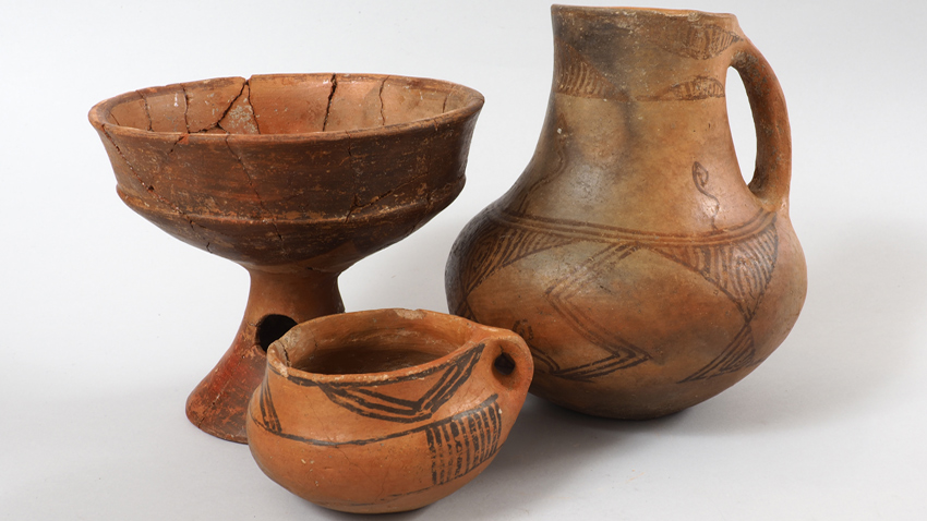 Keramikgefäße, Spätes Neolithikum, Ende 6. Jt. v. Chr., Fundort: Steinzeitliche Siedlung Damjanitza bei Blagoewgrad (Südwestbulgarien)