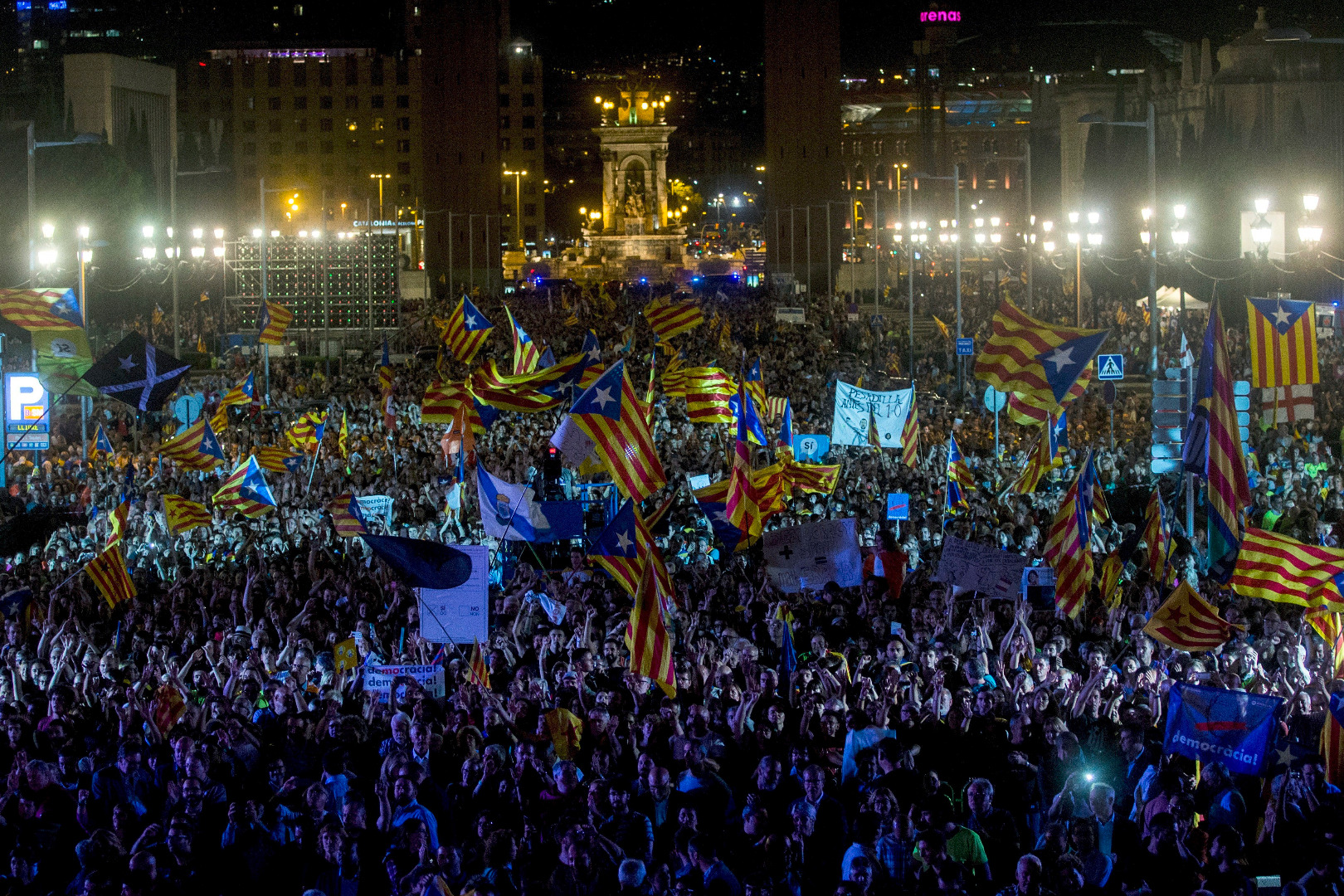 Завърши заключителният митинг в Барселона преди насрочения за неделя референдум