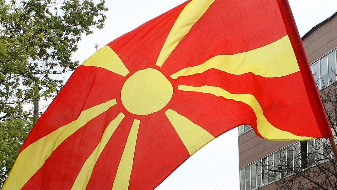 Патриотични сдружения протестираха пред  македонския парламент против промяна на името
