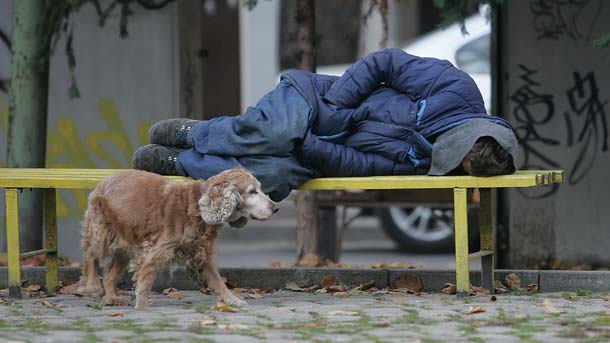 В Унгария от днес на бездомните хора е забранено да