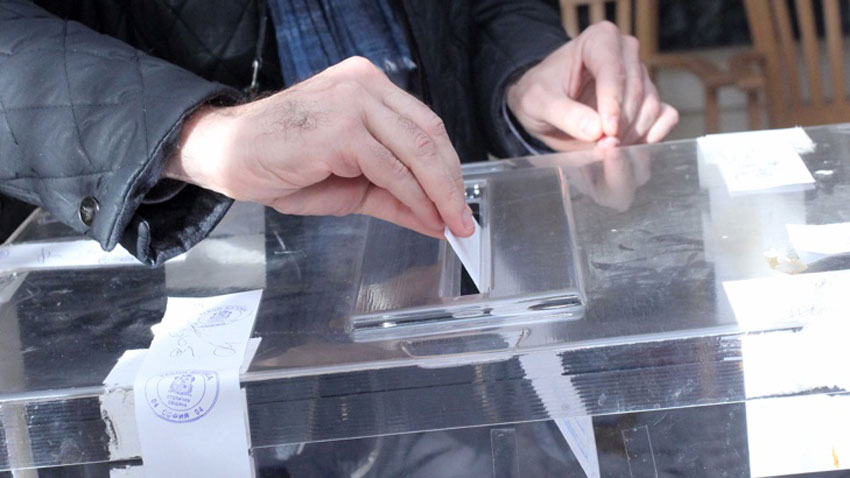 Гражданите на Косово гласуват за кметове и общински съветници в