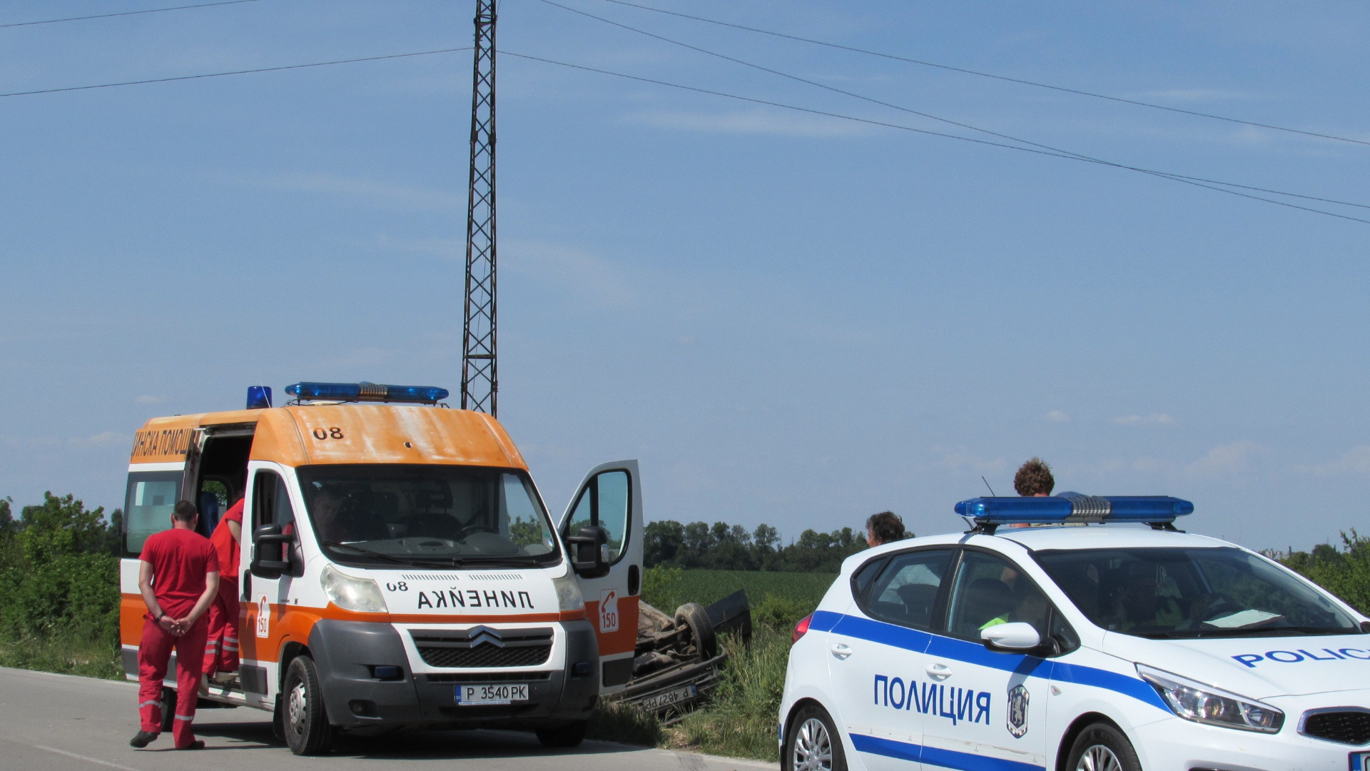 Катастрофа между два микробуса затруднява движението на главния път София-Русе.