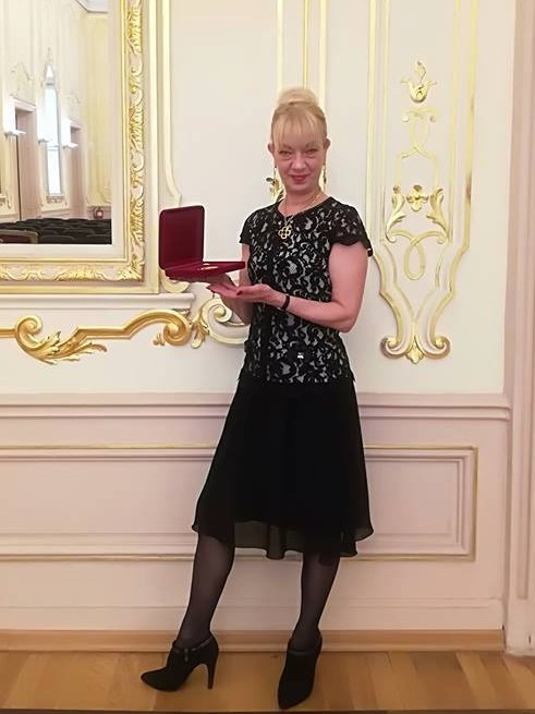 Силвия Томова с наградата Златен век