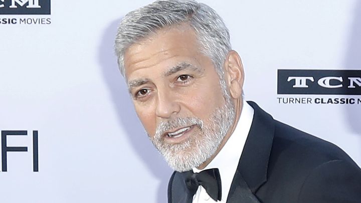 Американският киноактьор Джордж Клуни е бил хоспитализиран след като е