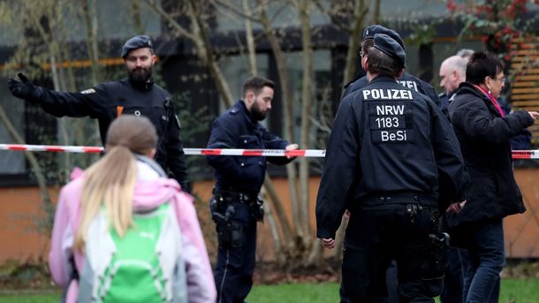Германската полиция задържа 15 годишен младеж край Дортмунд по подозрение че