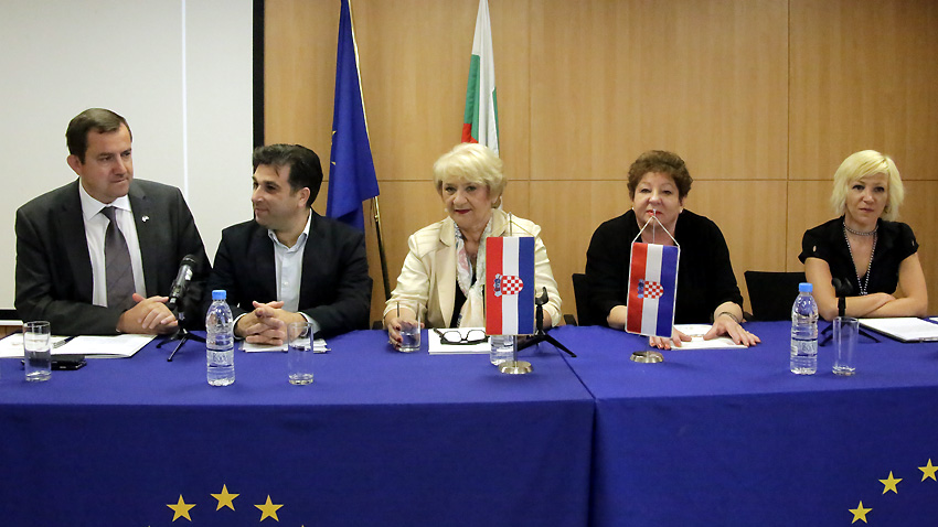 Огнян Златев, Миран Морандини, д-р Зденка Вебер, Миряна Дучакийевич и Тихана Балия (отляво надясно) на конференцията „Европейският музей. Музеите на Хърватия“