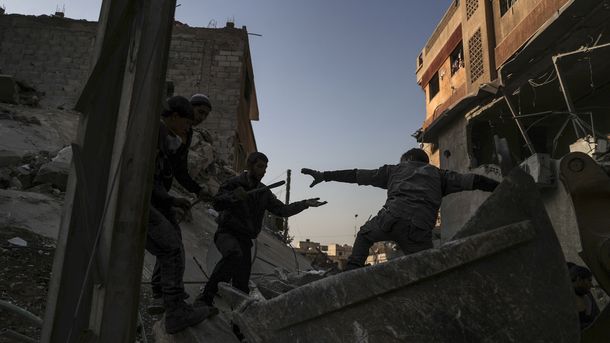 Над 100 сирийски проправителствени бойци са били убити в източната