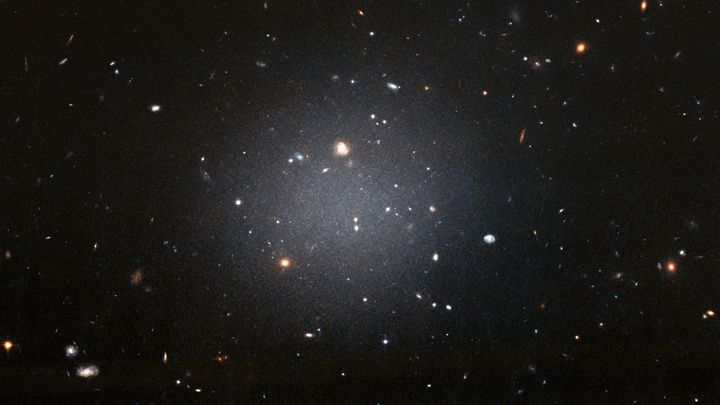 Астрономи са открили невиждана досега галактика която изглежда лишена от