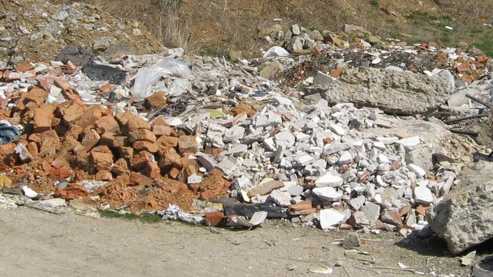 Граждани на Сливен са сигнализирали общината за незаконно сметище за
