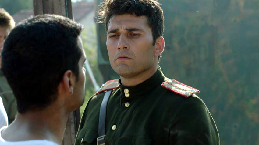 Albay Kolyo Kralev rolündeki Tsvetomir Angelov.