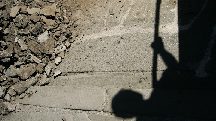 Граждани на Велико Търново се организират и сами ремонтират улиците,