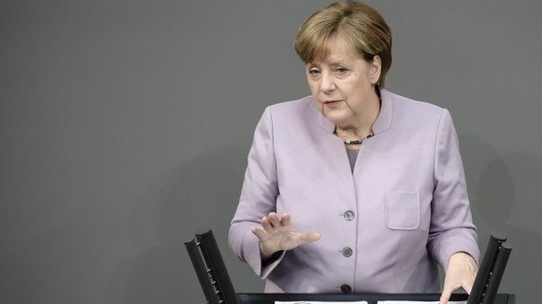Победителката Ангела Меркел я чакат много тежки коалиционни преговори Това