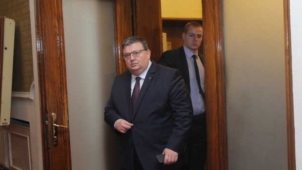 Главният прокурор Сотир Цацаров настоява твърденията за тежки нарушения при