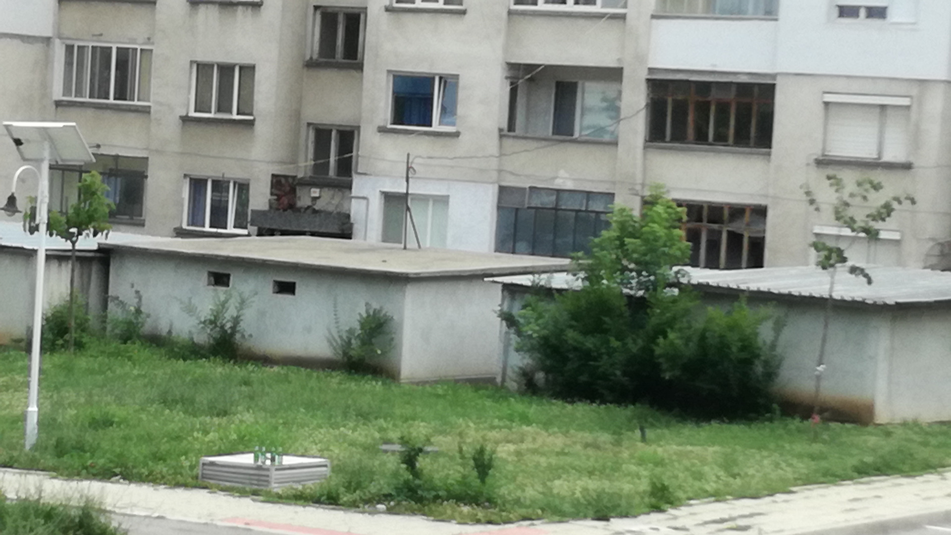 Общинските власти в Ловеч започнаха да премахват десетките незаконни гаражи