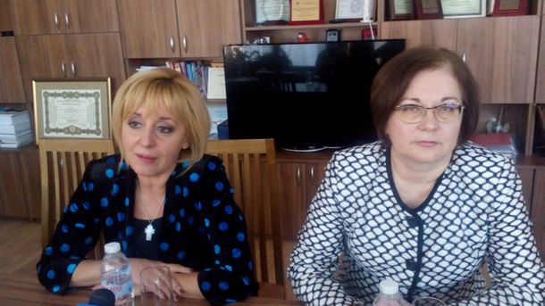 Мая Манолова на среща с жители на Троян заради проблеми с водоснабдяването