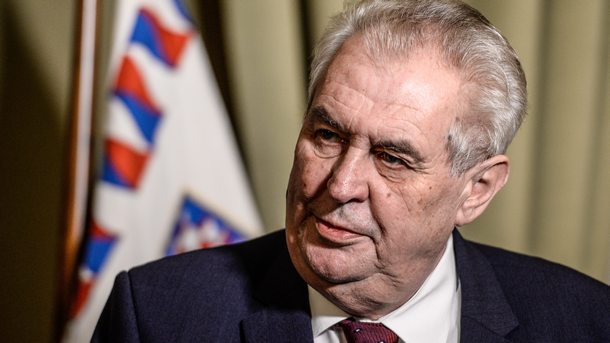 Президентът на Чехия Милош Земан заяви че възнамерява да връчи