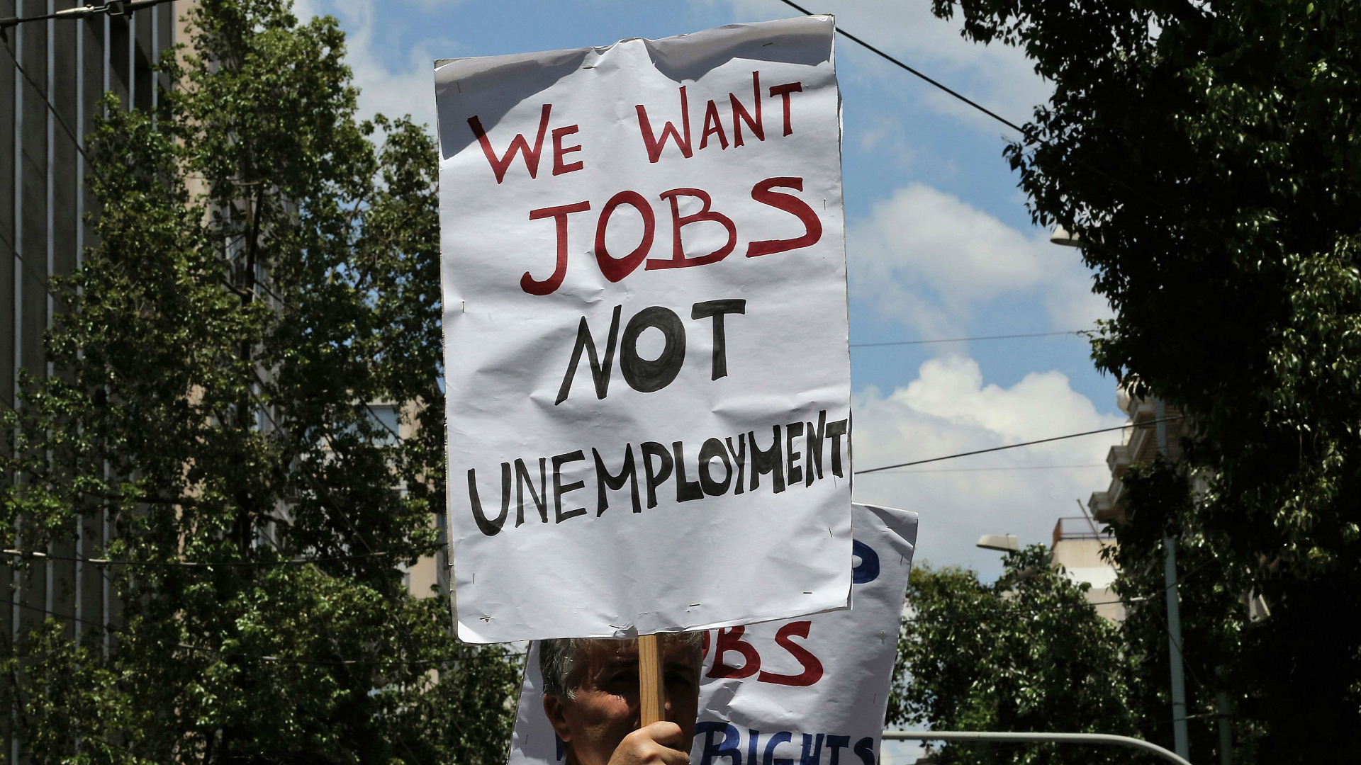 Броят на американците попълнили молби за помощ при безработица се