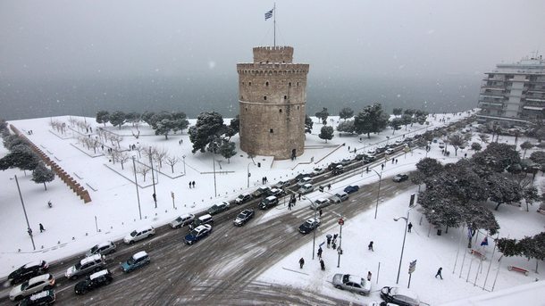 Силен снеговалеж в северна Гърция доведе до проблеми в движението