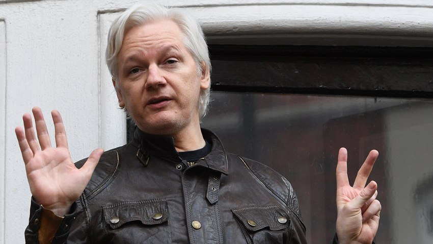 Основателят на Уикилийкс Джулиан Асандж е получил гражданство в Еквадор