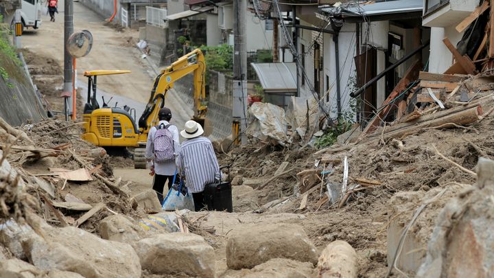 Близо 200 са вече жертвите на опустошителните наводнения в Япония