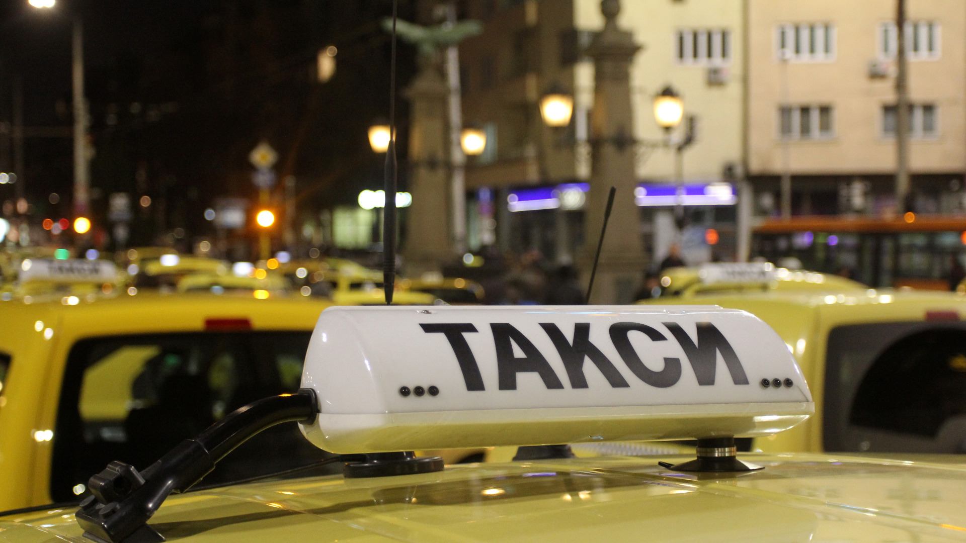 Таксиметрови шофьори от столицата излизат на протест с искане Общината