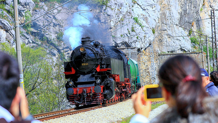 Легендарният парен локомотив Баба Меца; Снимка: БДЖ