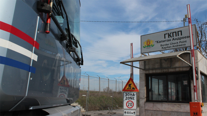 На българо-турската граница, от рано сутринта, трафикът на товарни автомобили
